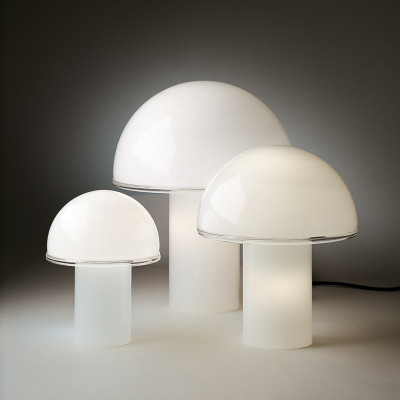 Onfale Medio table lamp in opal blown glass