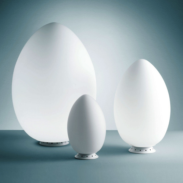 Uovo Small Table lamp in frosted white blown glass