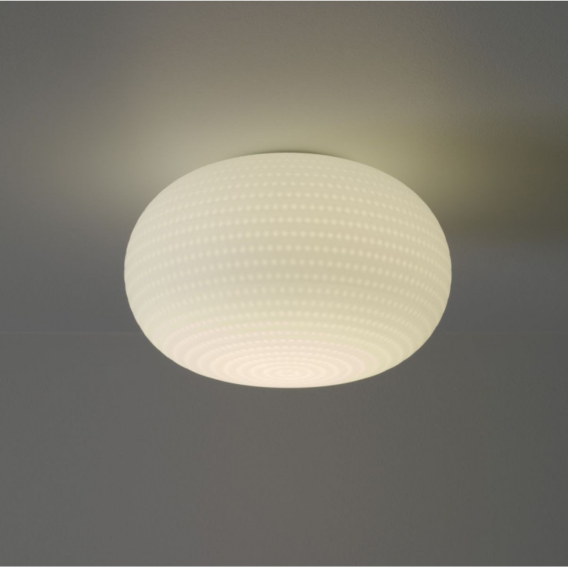 Bianca lampada da parete/soffitto diffusore in vetro incamiciato di colore bianco latte